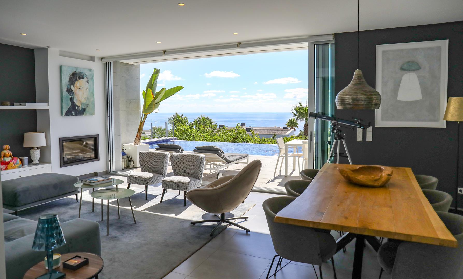 Moderne villa met panoramisch uitzicht en privé zwembad