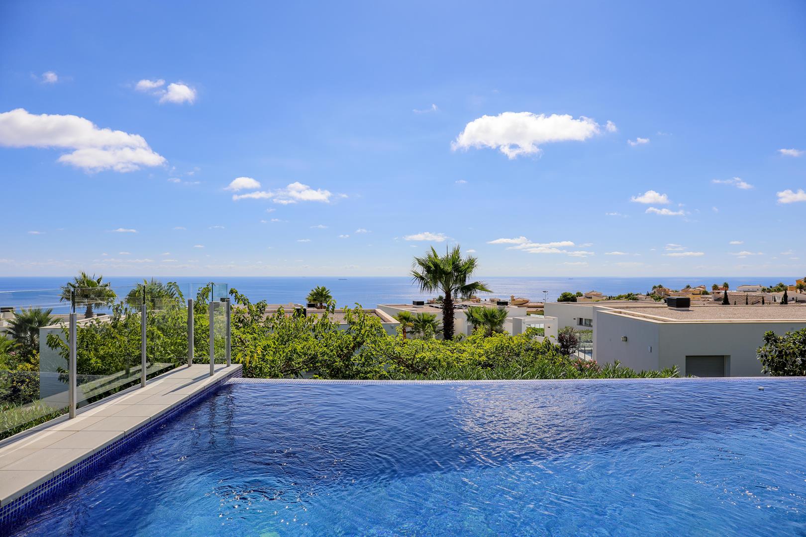 Villa moderne avec vue panoramique et piscine privée