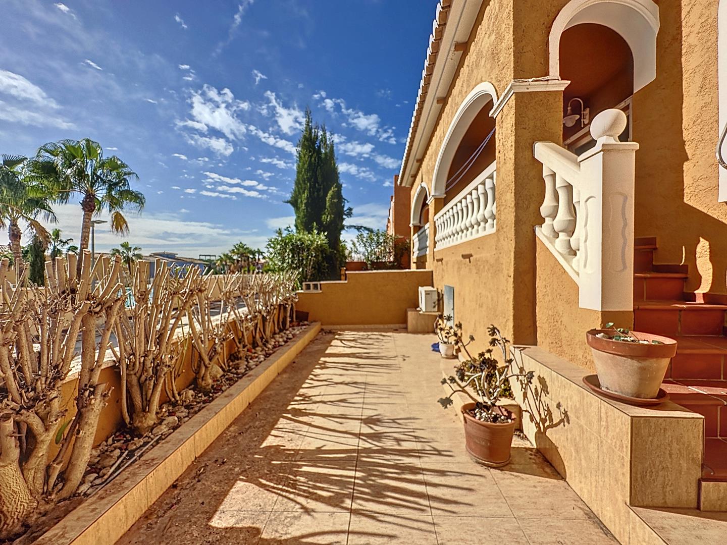 Wohnung mit Garten in Pueblo de la Paz