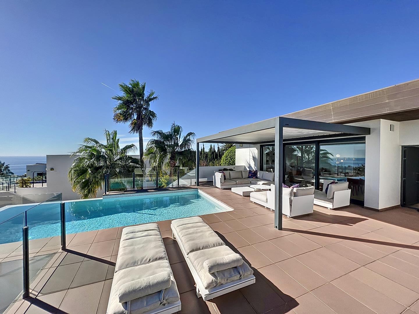 Villa contemporaine à vendre avec vue sur la mer