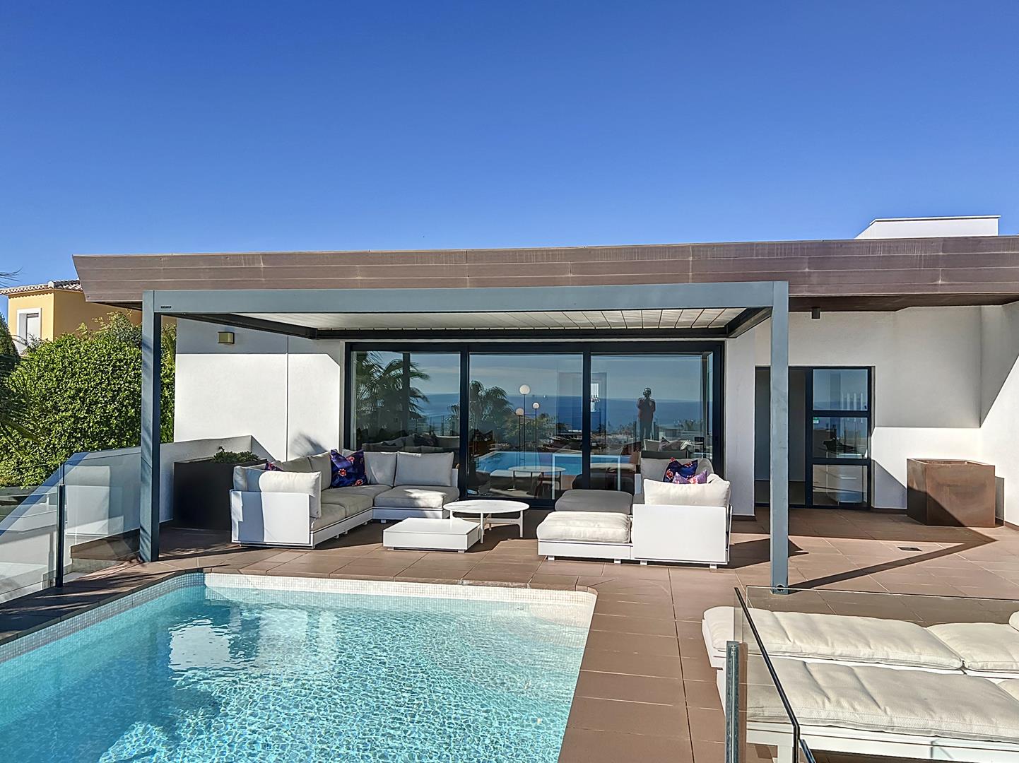 Villa contemporanea in vendita con vista sul mare