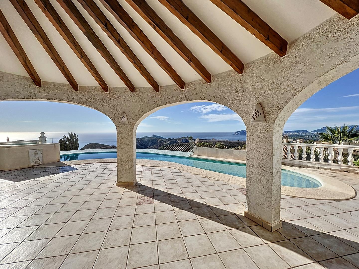 Villa met zeezicht en privé zwembad