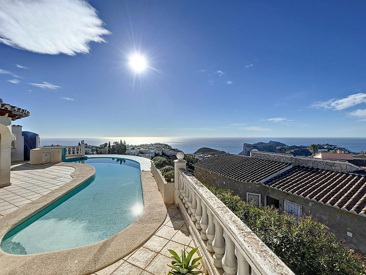 Villa con vistas al mar y piscina privada
