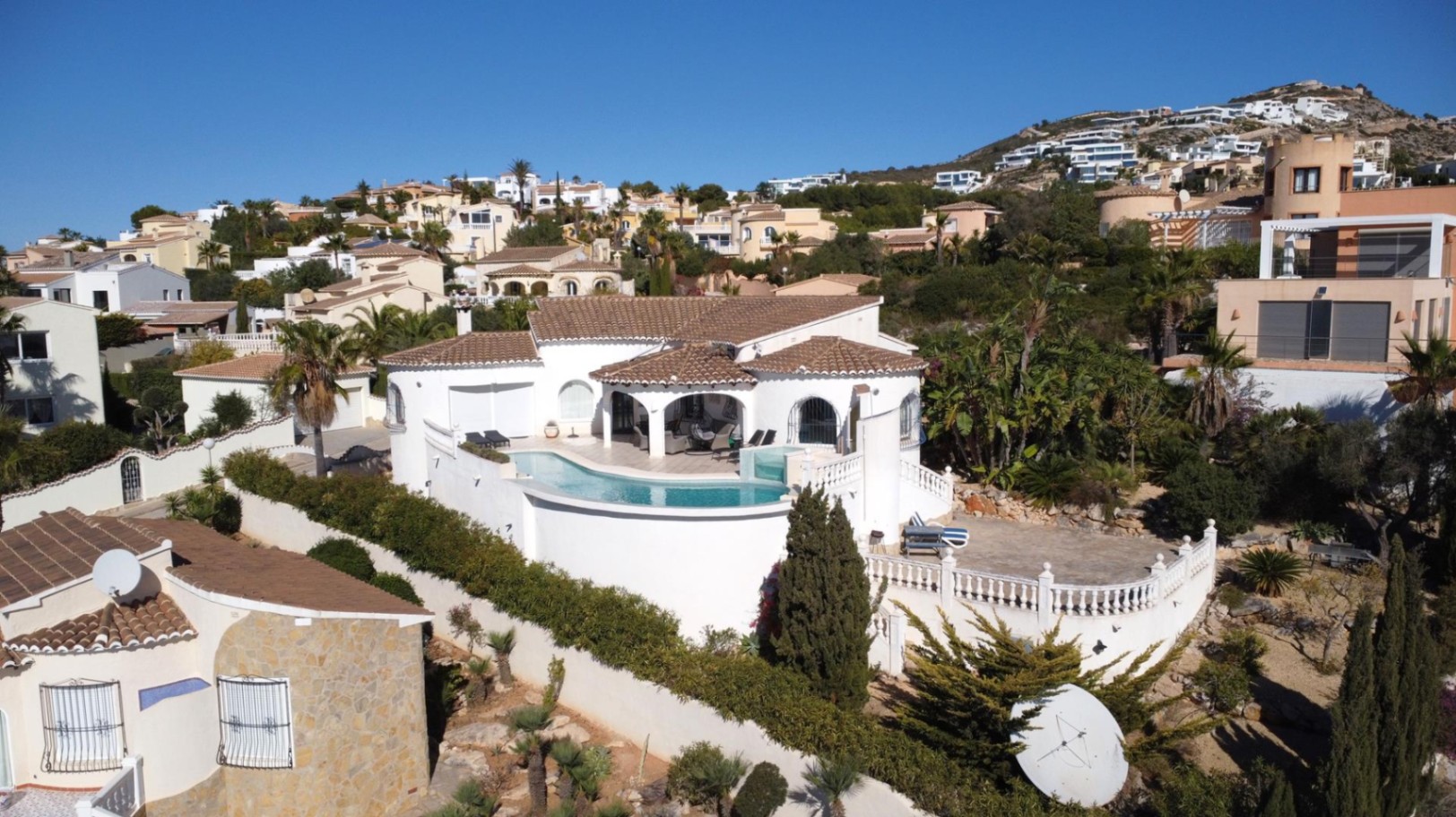 Villa mit Meerblick und privatem Pool