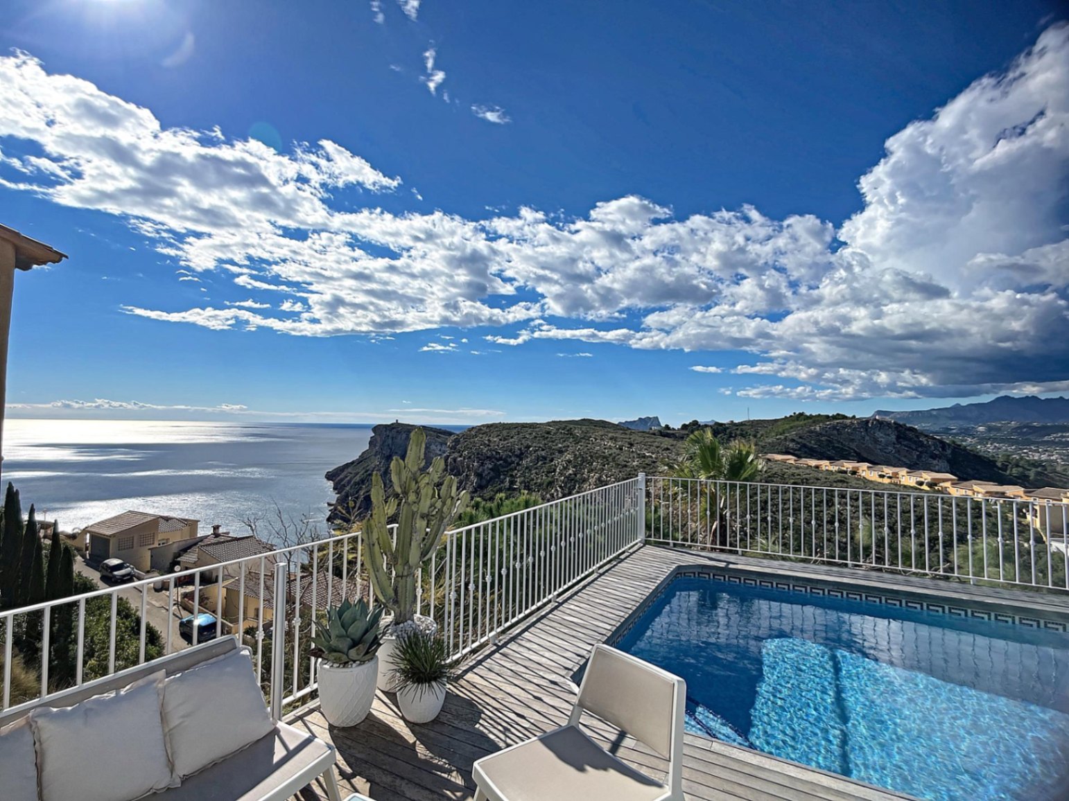 Villa rénovée avec vue panoramique et piscine privée