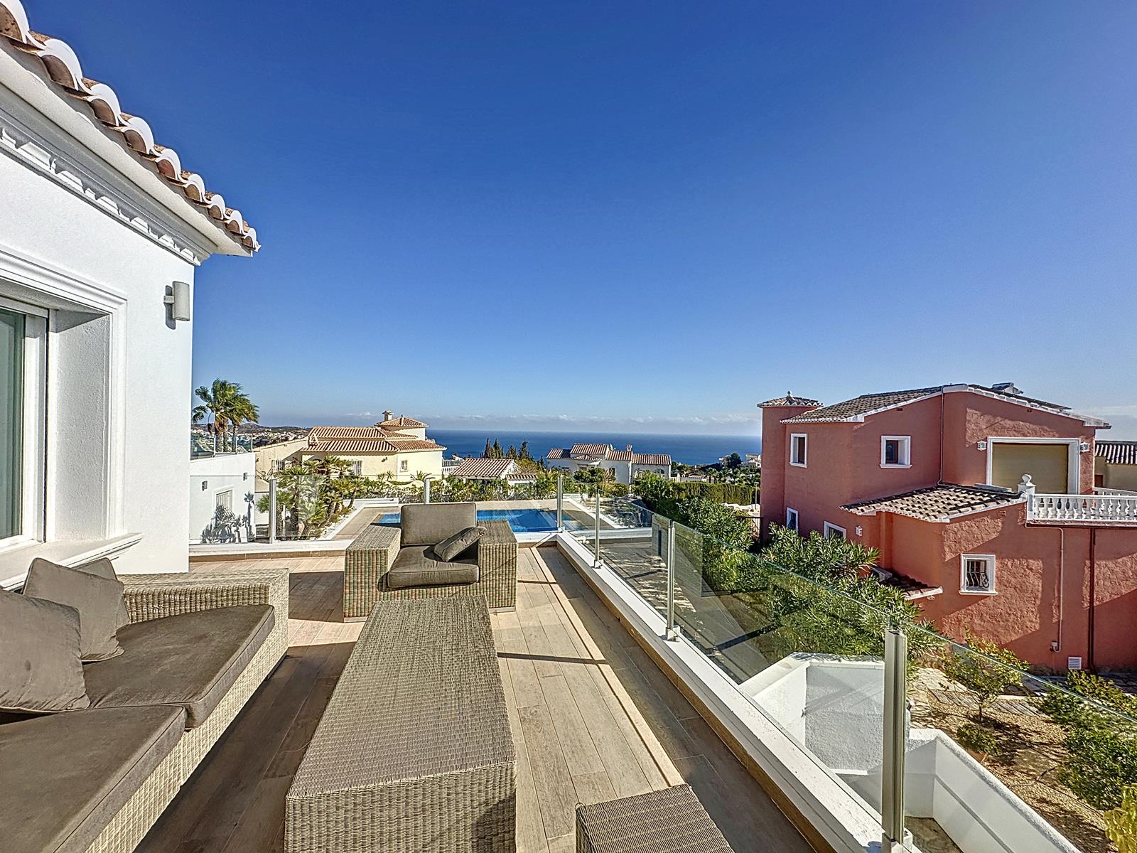 Luxe villa met uitzicht op zee