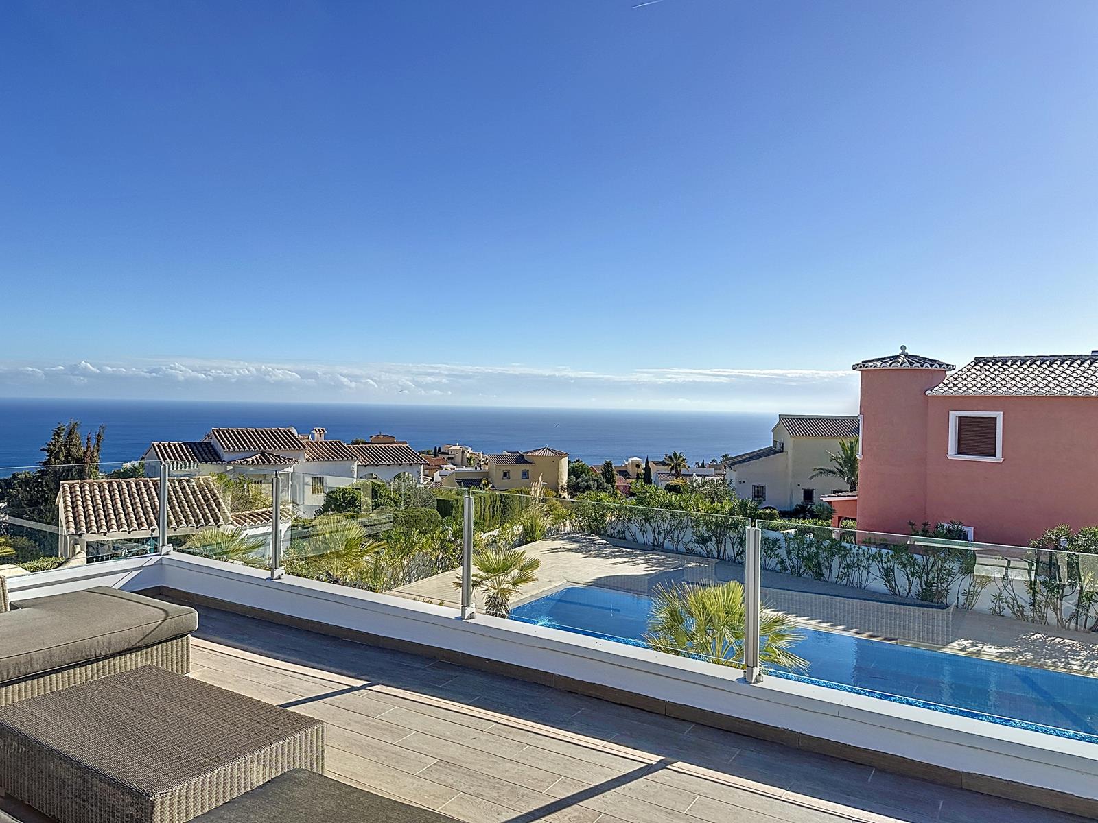 Luxe villa met uitzicht op zee
