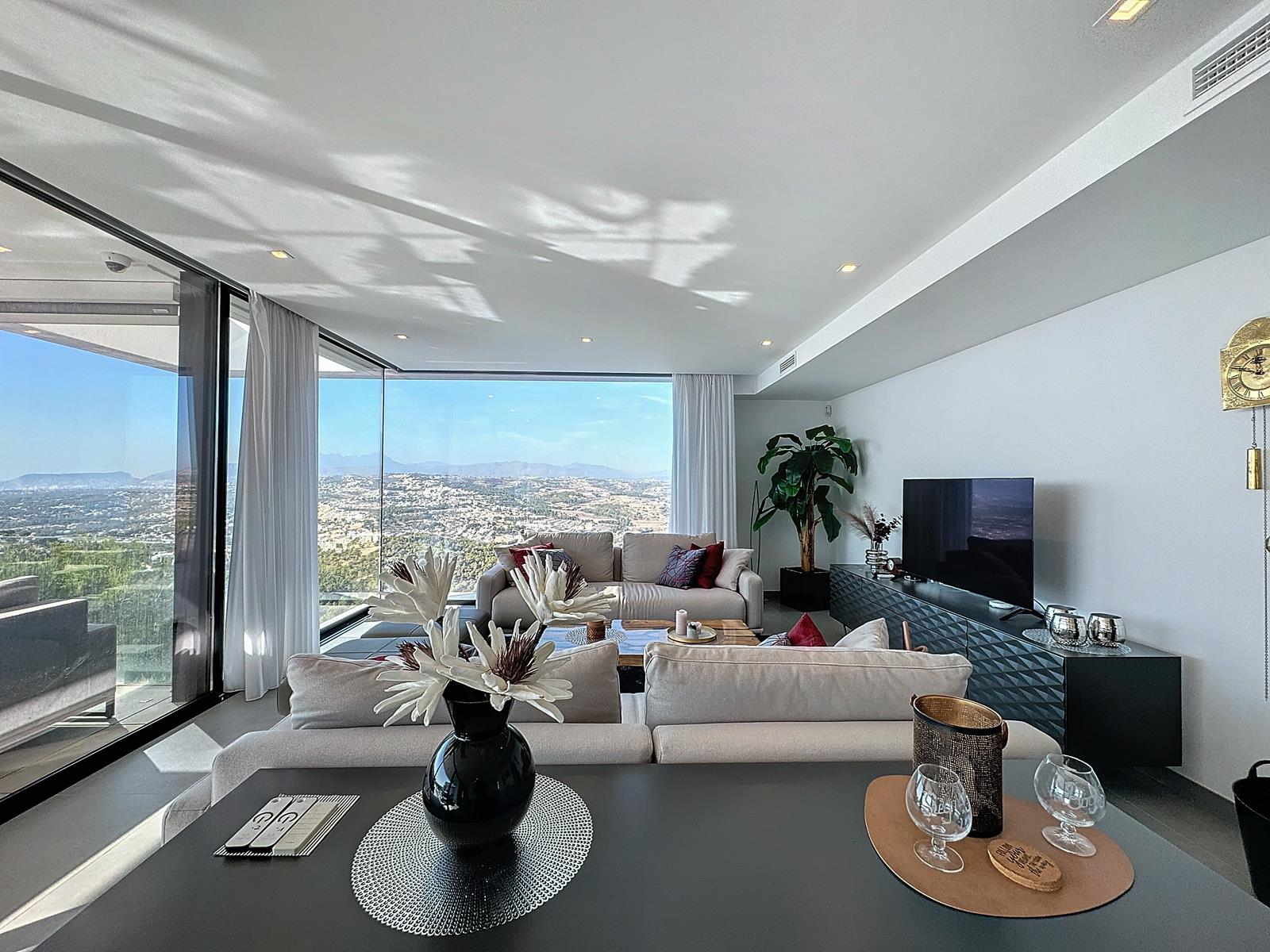 Cumbre del Sol, moderne luxe villa te koop