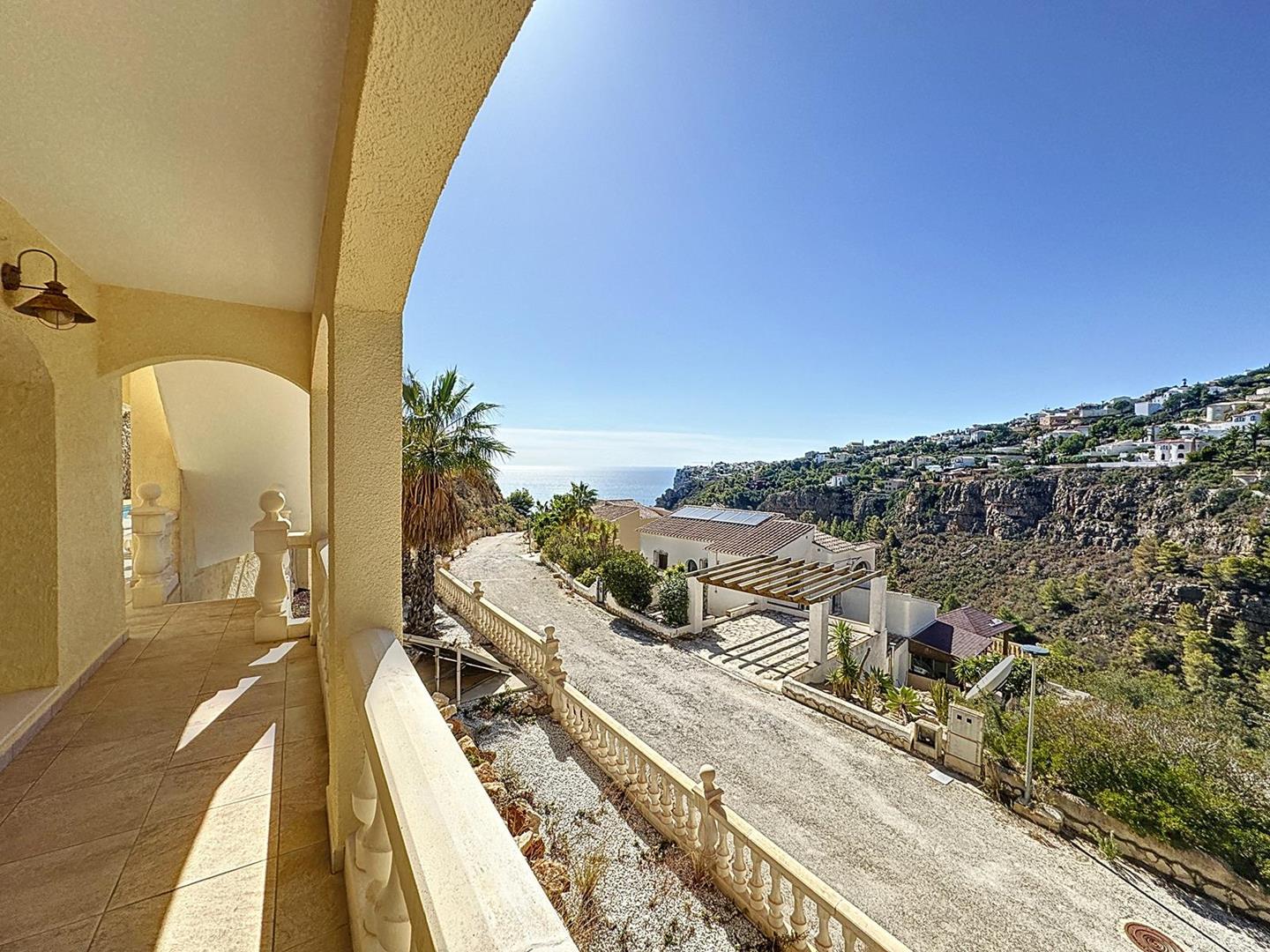 Cumbre del Sol Renovated villa with sea views