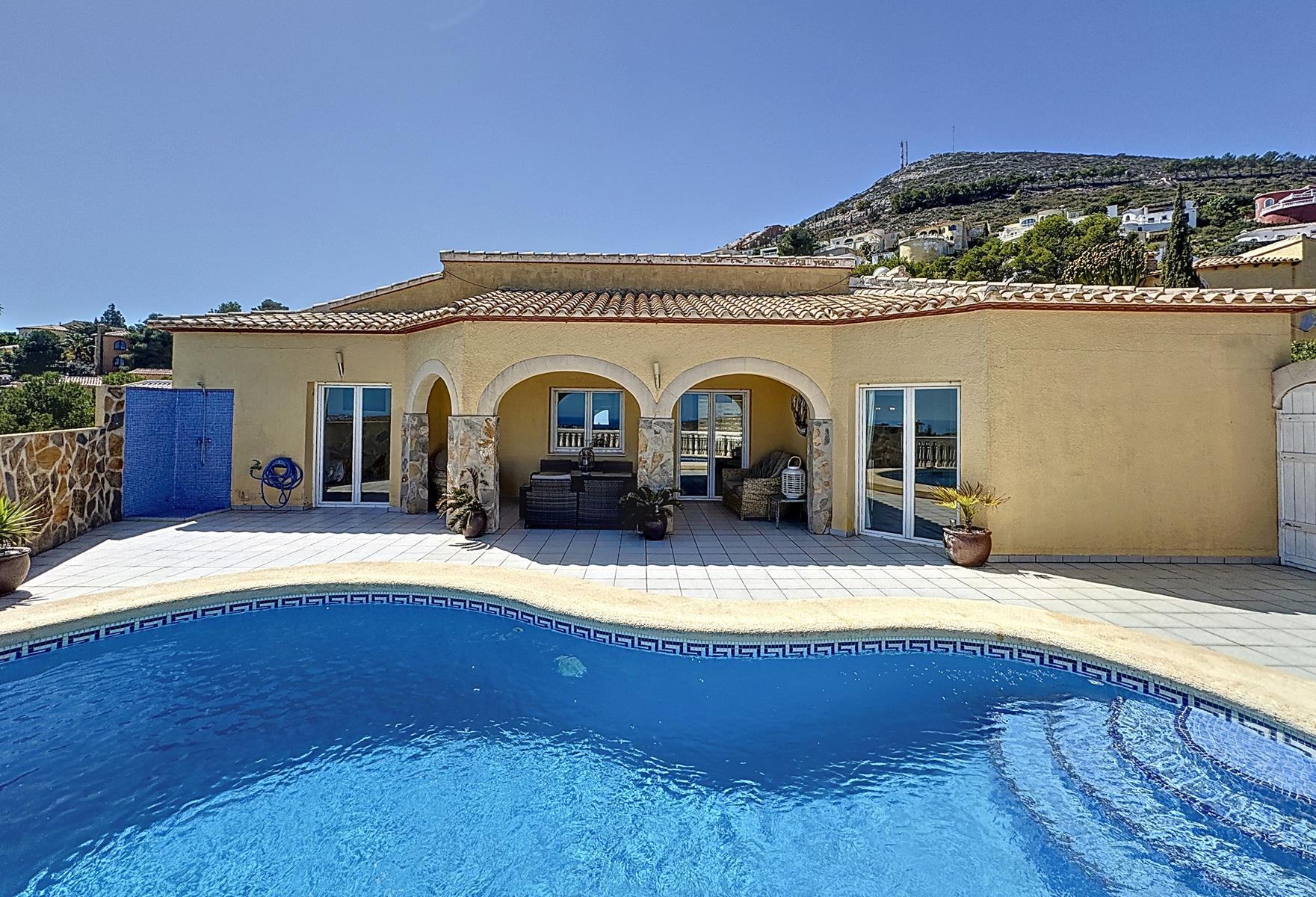 Villa Cumbre del Sol avec vue sur la mer et piscine privée