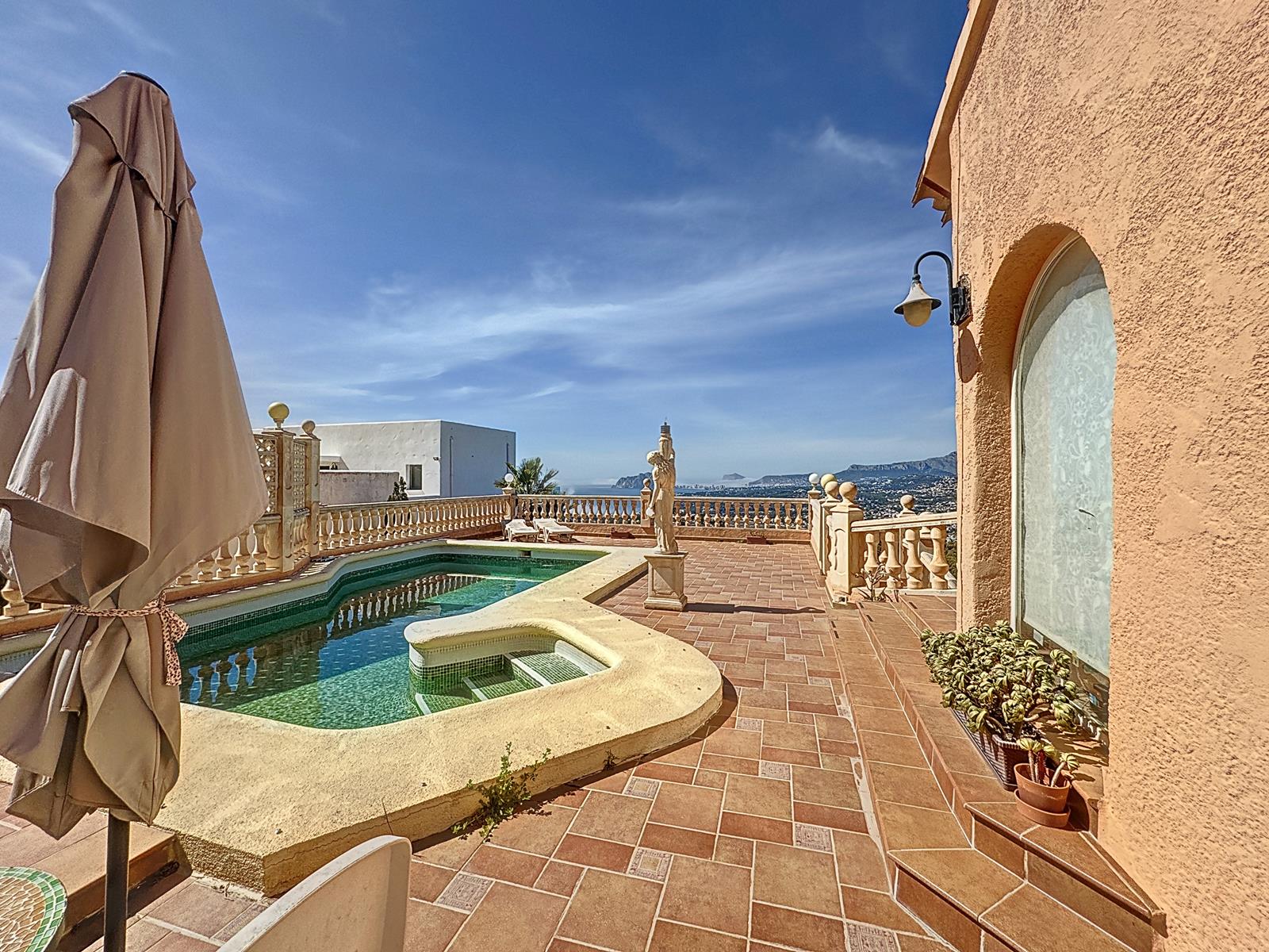 Villa Cumbre del Sol met uitzicht op zee en zwembad