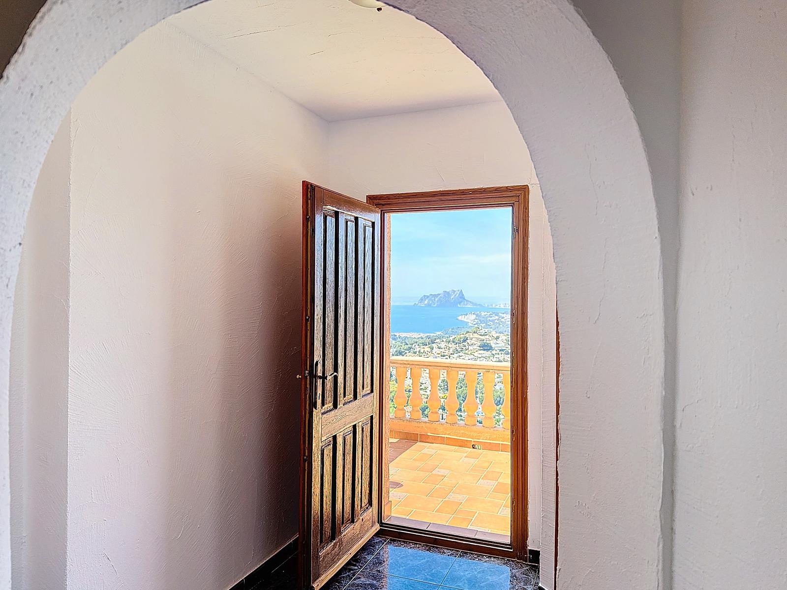 Villa Cumbre del Sol avec vue sur la mer et piscine
