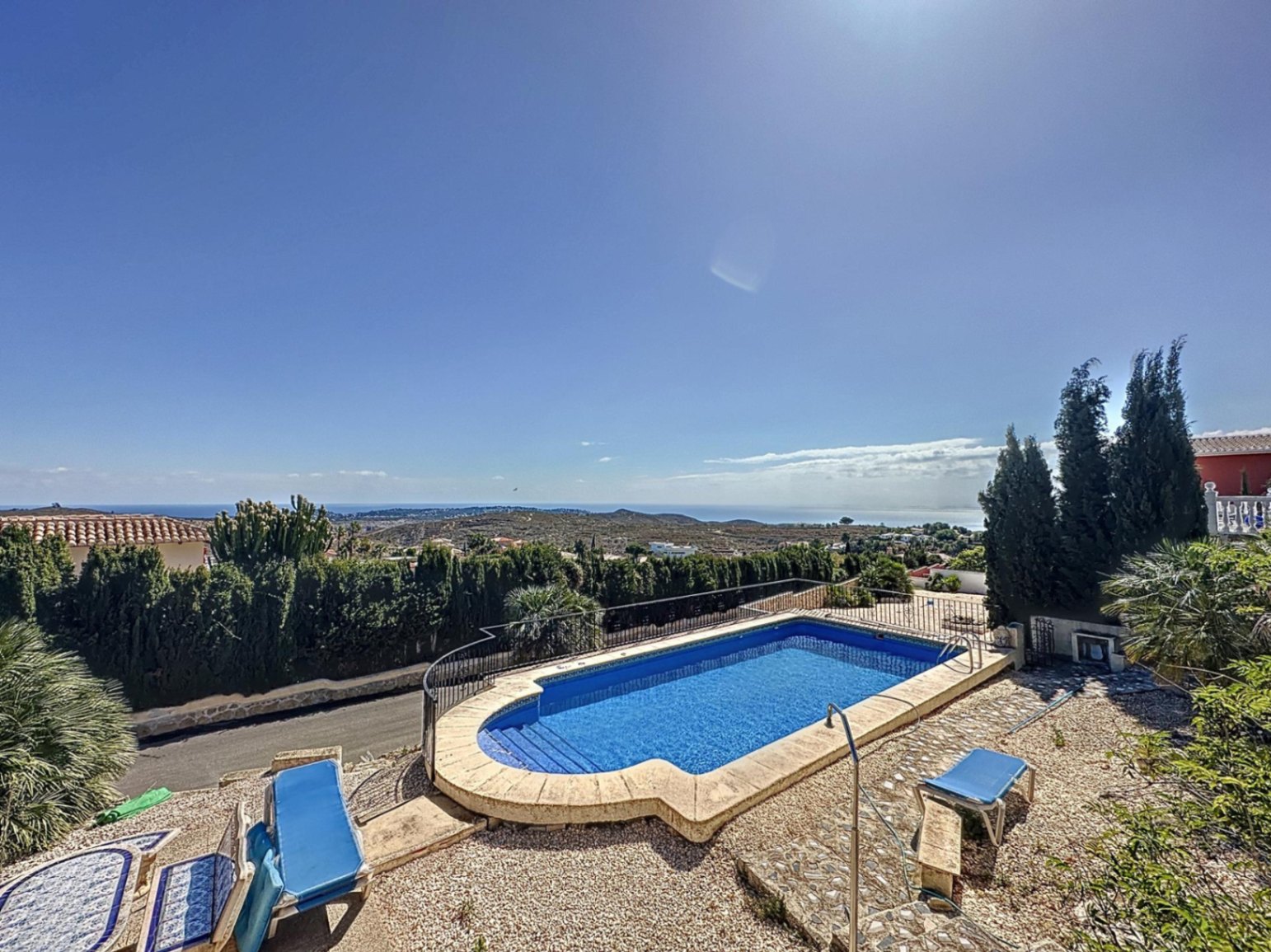 Villa Cumbre del Sol à rénover avec vue sur la mer et piscine