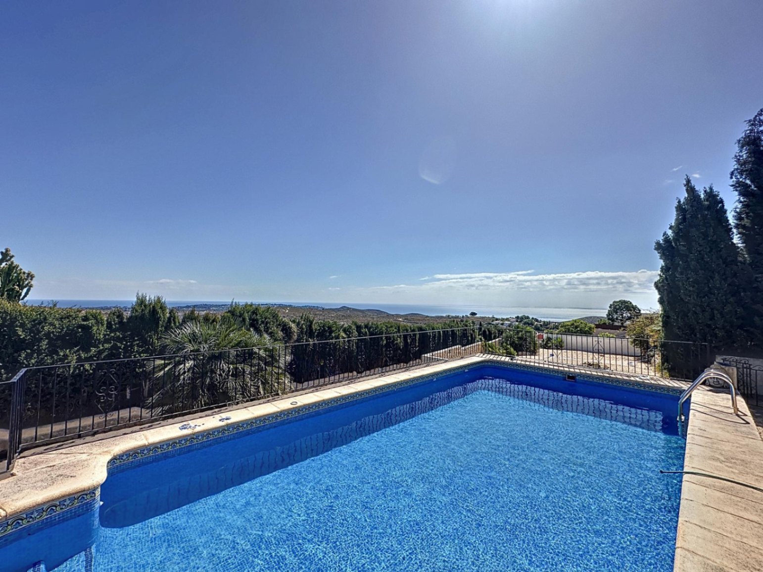 Cumbre del Sol Villa zum Renovieren mit Meerblick und Pool