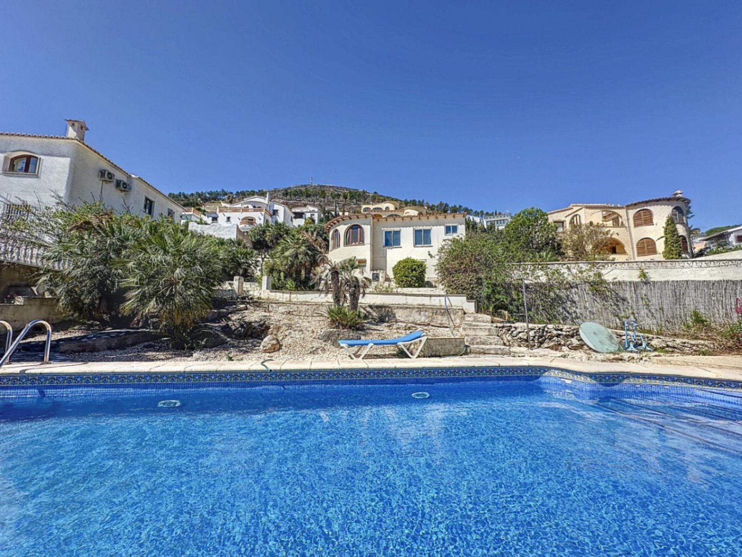 Cumbre del Sol Villa zum Renovieren mit Meerblick und Pool