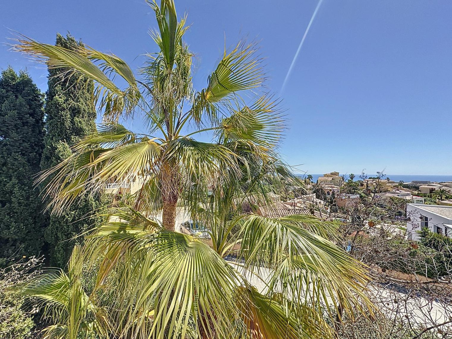 Вилла на Кумбре дель Соль с видом на море и частным бассейном