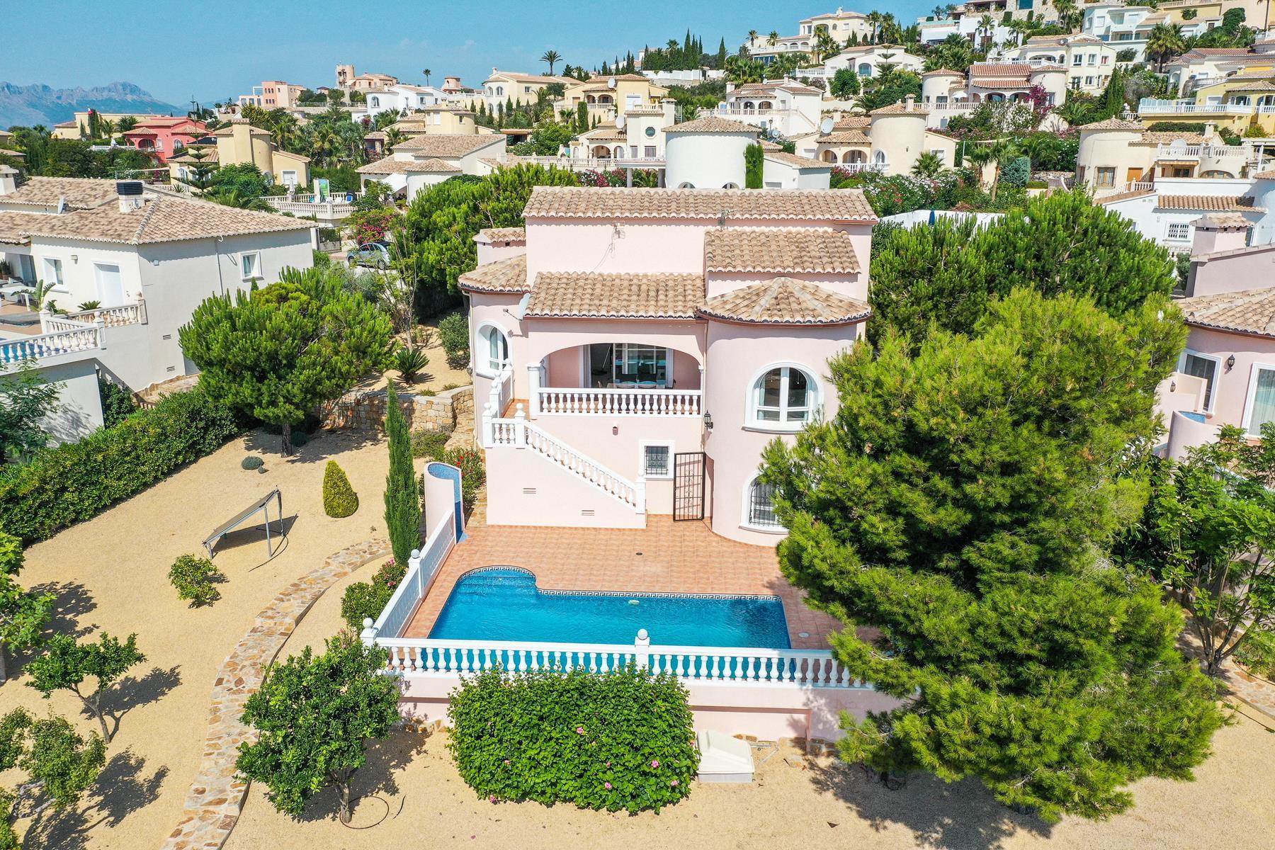 Villa en residencial lirios con vistas al mar