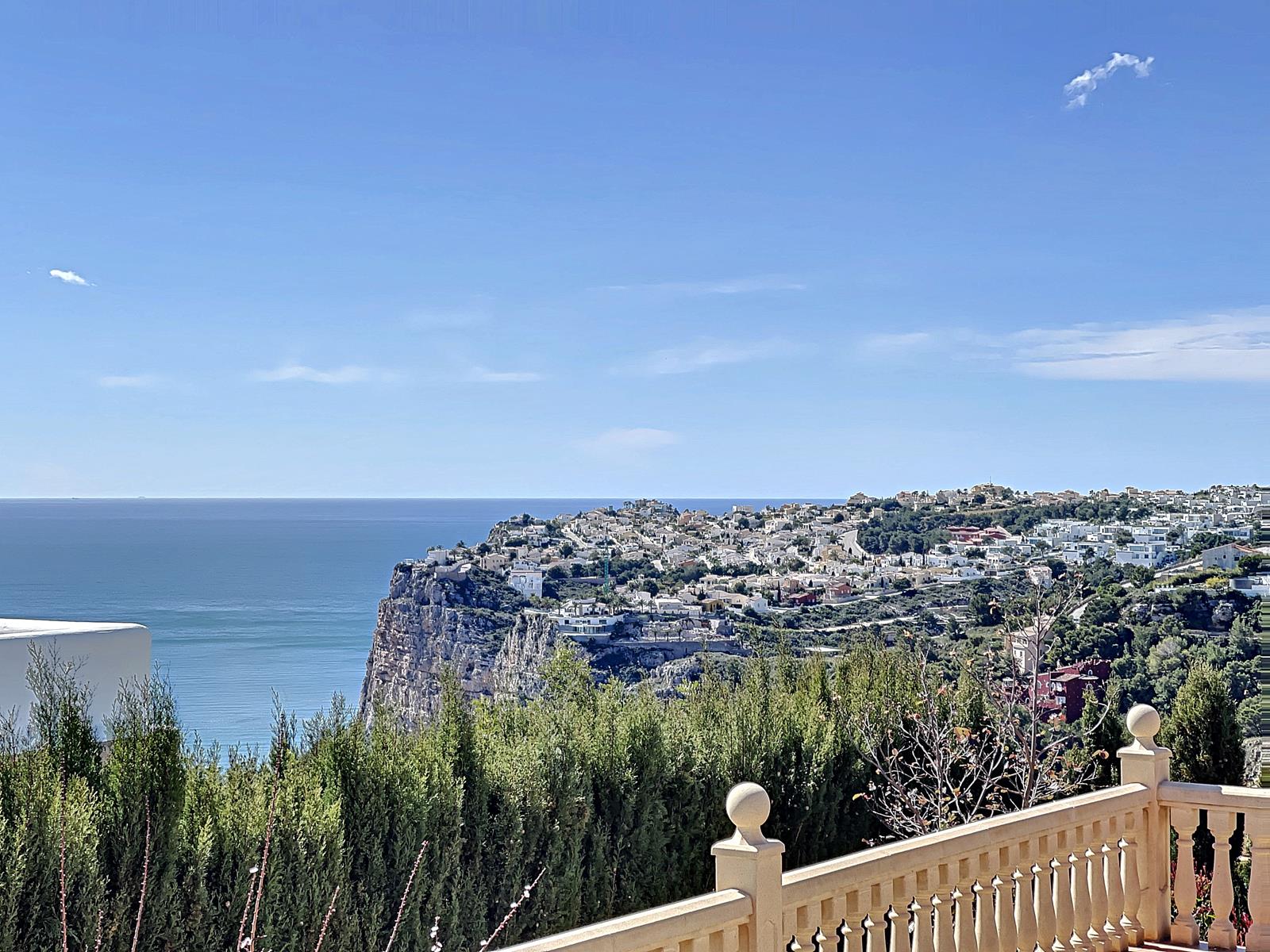 Gerenoveerde villa met uitzicht op zee