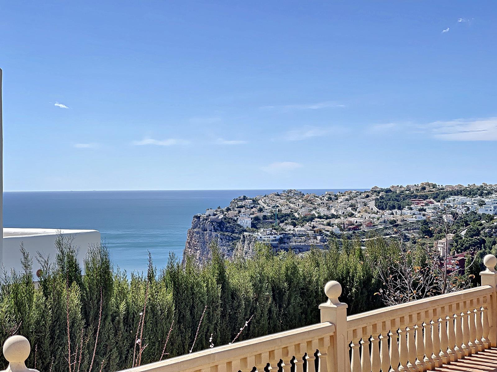 Gerenoveerde villa met uitzicht op zee
