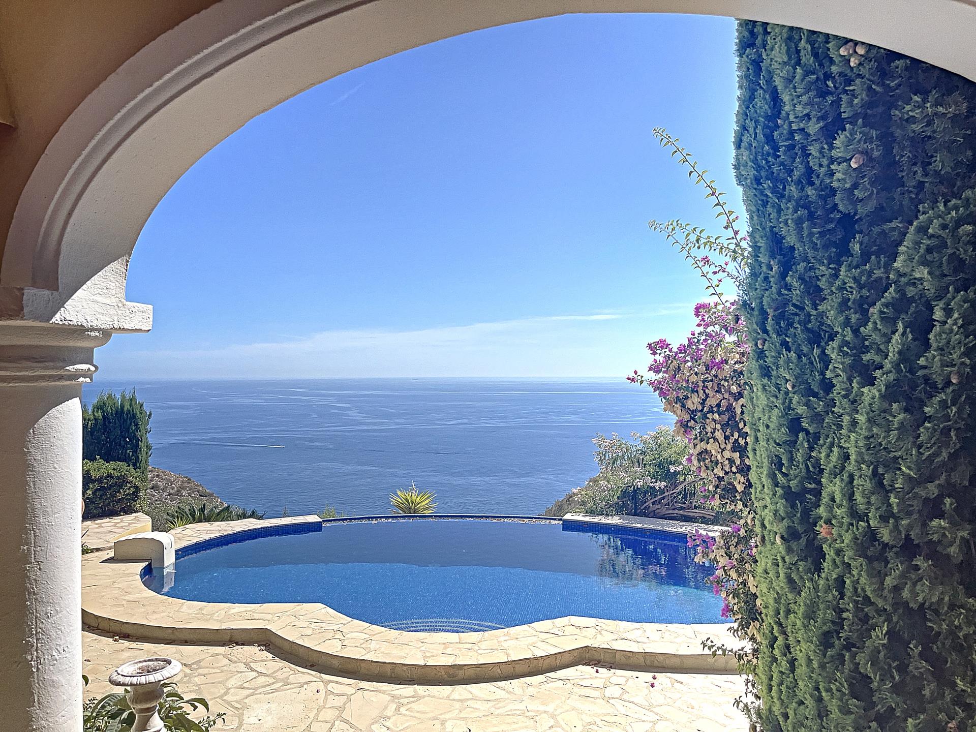 Villa en première ligne avec vue sur la mer