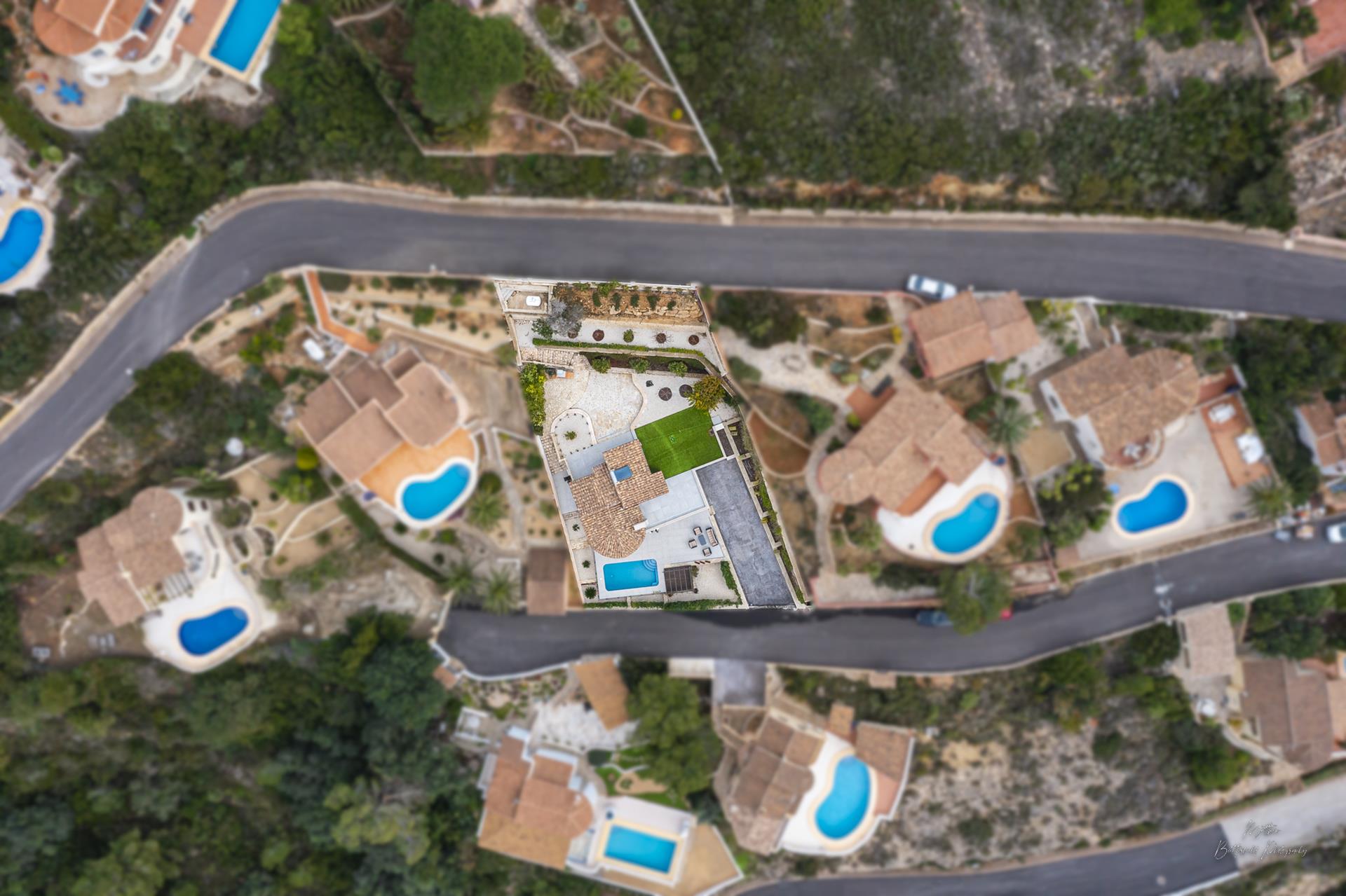 Gerenoveerde villa met privé zwembad en garage