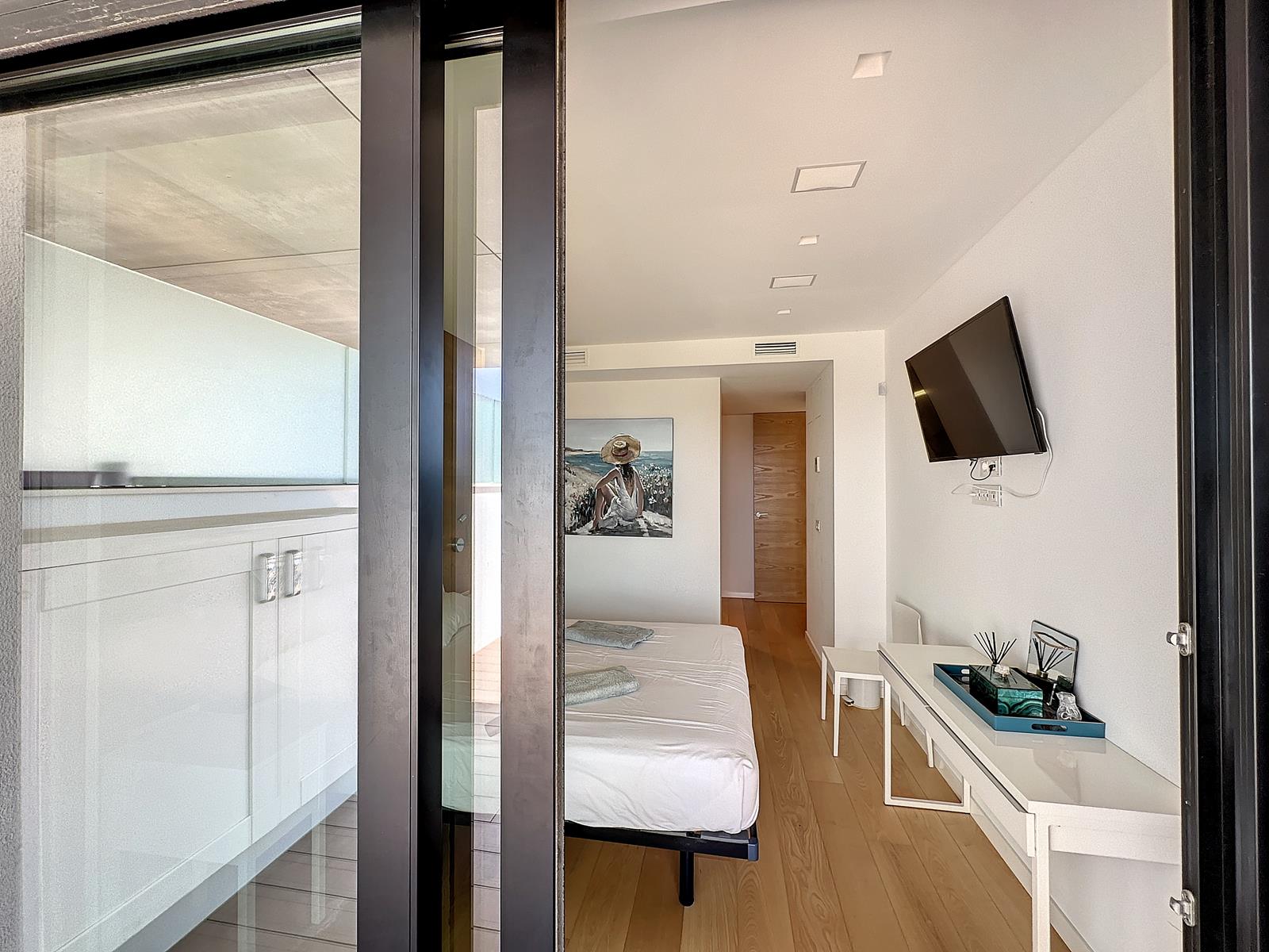 Luxus-Apartment in modernem Stil mit Meerblick