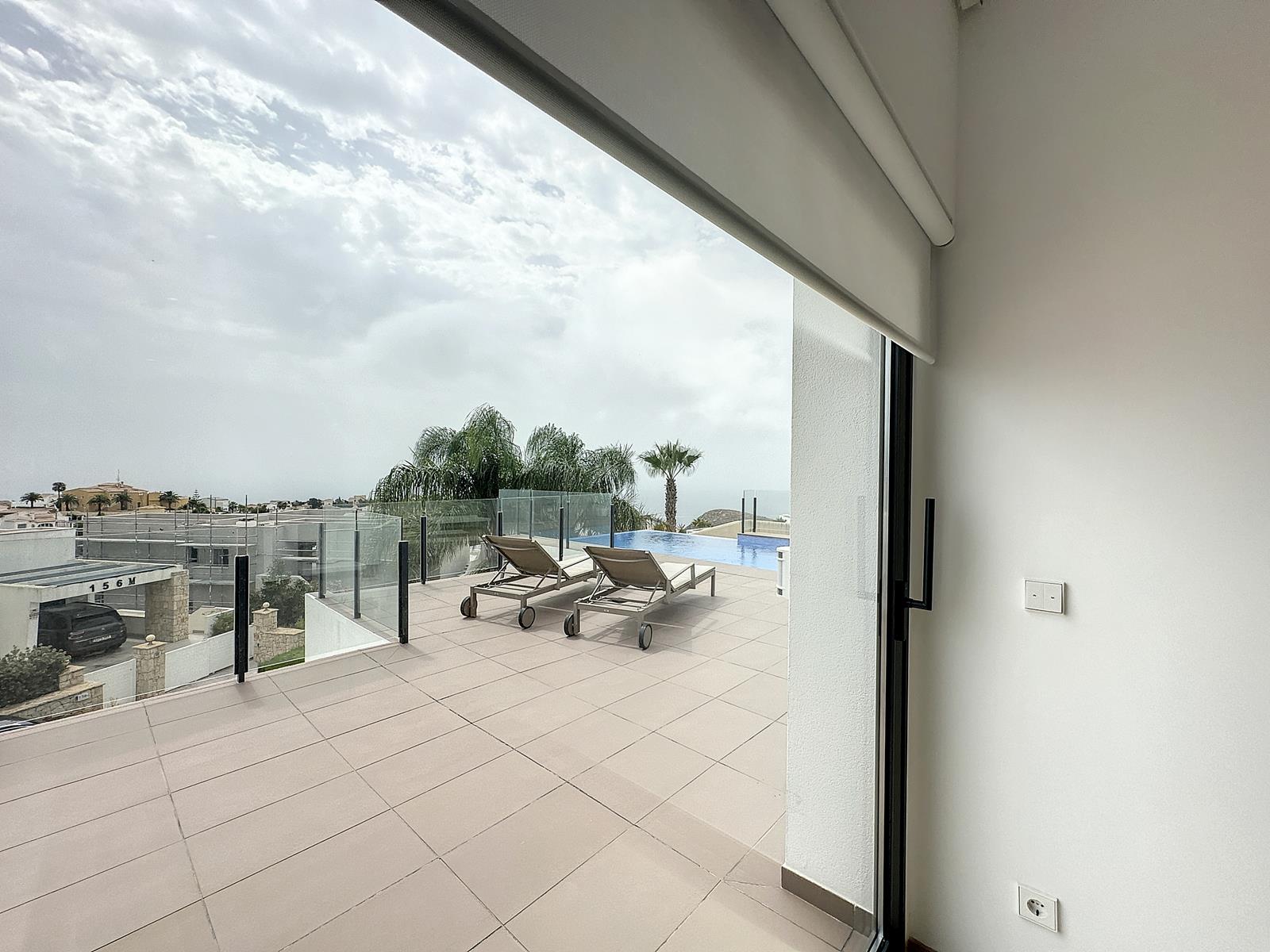 Villa moderne avec vue sur la mer et piscine privée