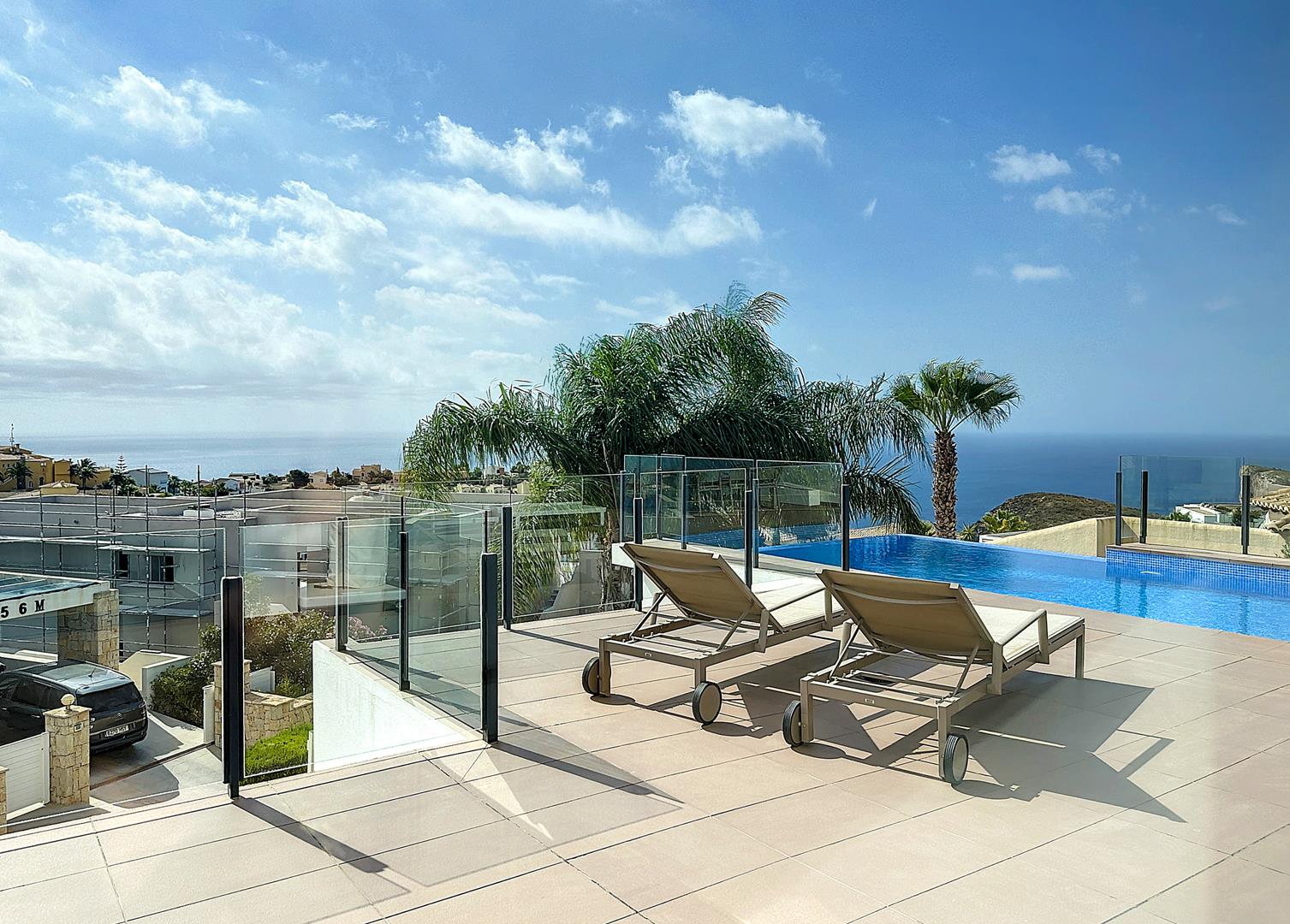 Villa moderne avec vue sur la mer et piscine privée
